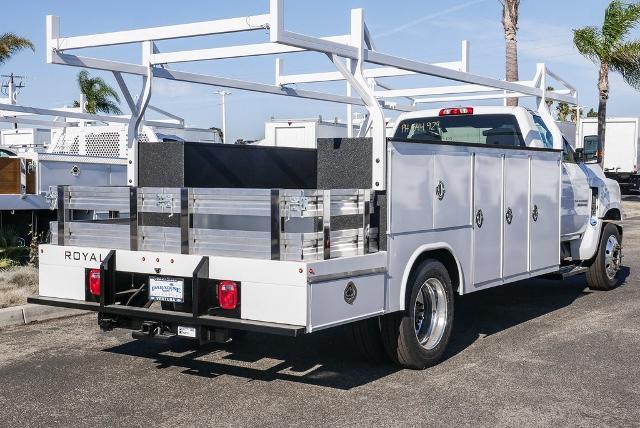 2023 Chevrolet Silverado Chassis Cab Vehicle Photo in VENTURA, CA 93003-8585