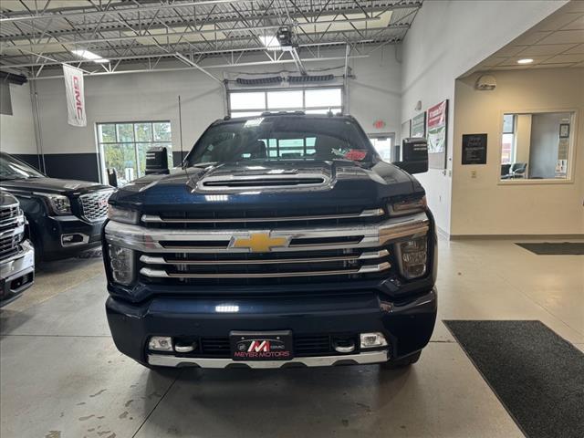 Used 2022 Chevrolet Silverado 3500HD High Country with VIN 1GC4YVEY1NF132274 for sale in Plymouth, WI