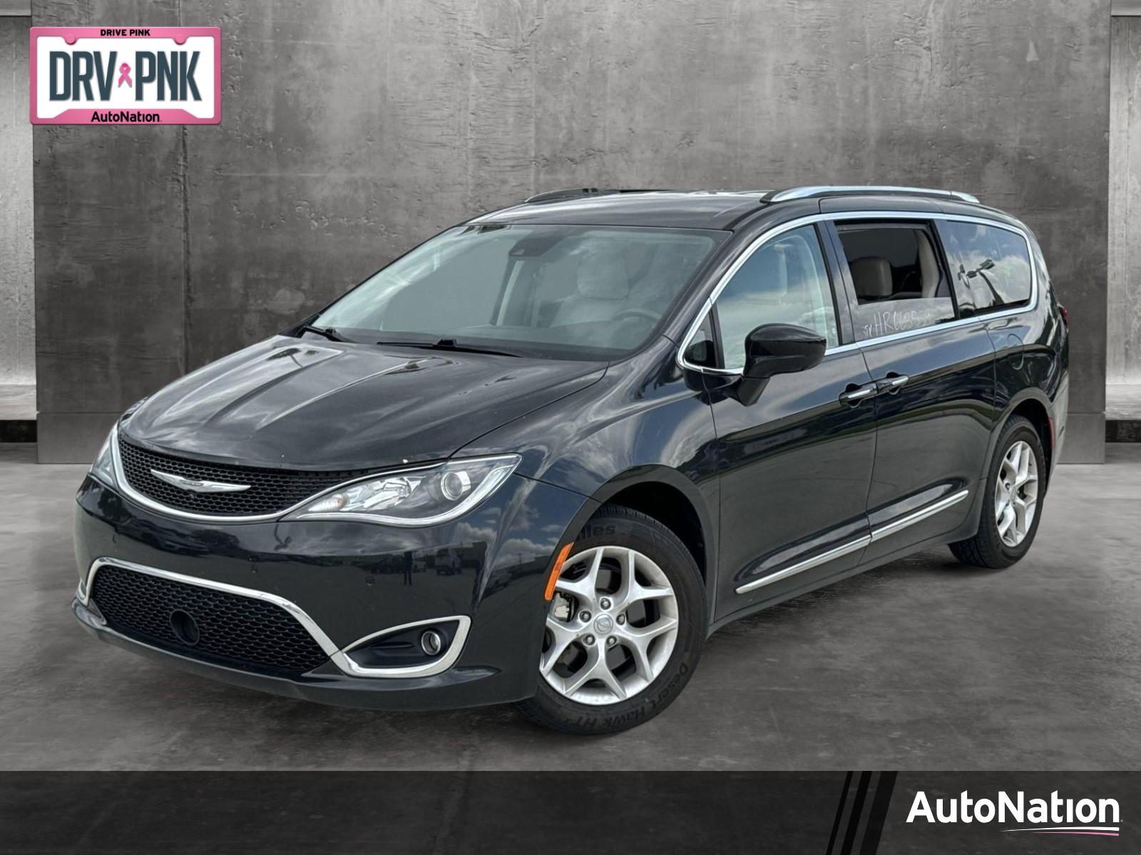 2017 Chrysler Pacifica Vehicle Photo in Pembroke Pines, FL 33027