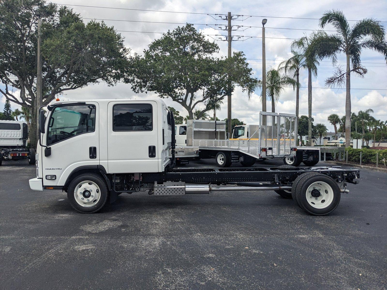 2024 Chevrolet Low Cab Forward 4500 Vehicle Photo in GREENACRES, FL 33463-3207