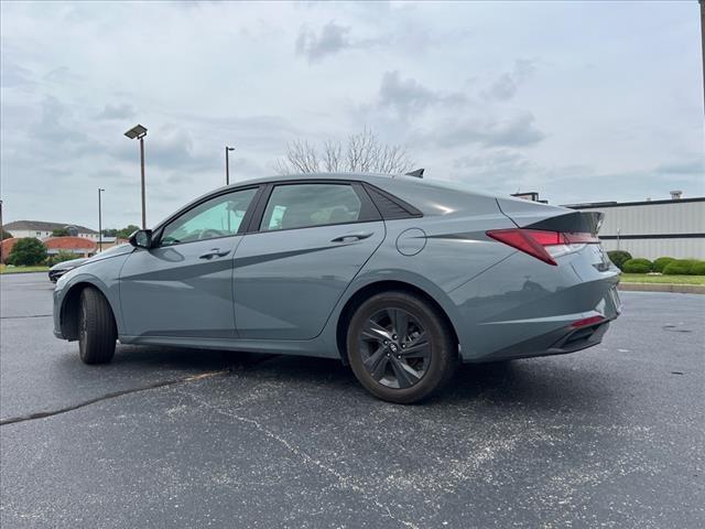 2022 Hyundai ELANTRA Vehicle Photo in O'Fallon, IL 62269