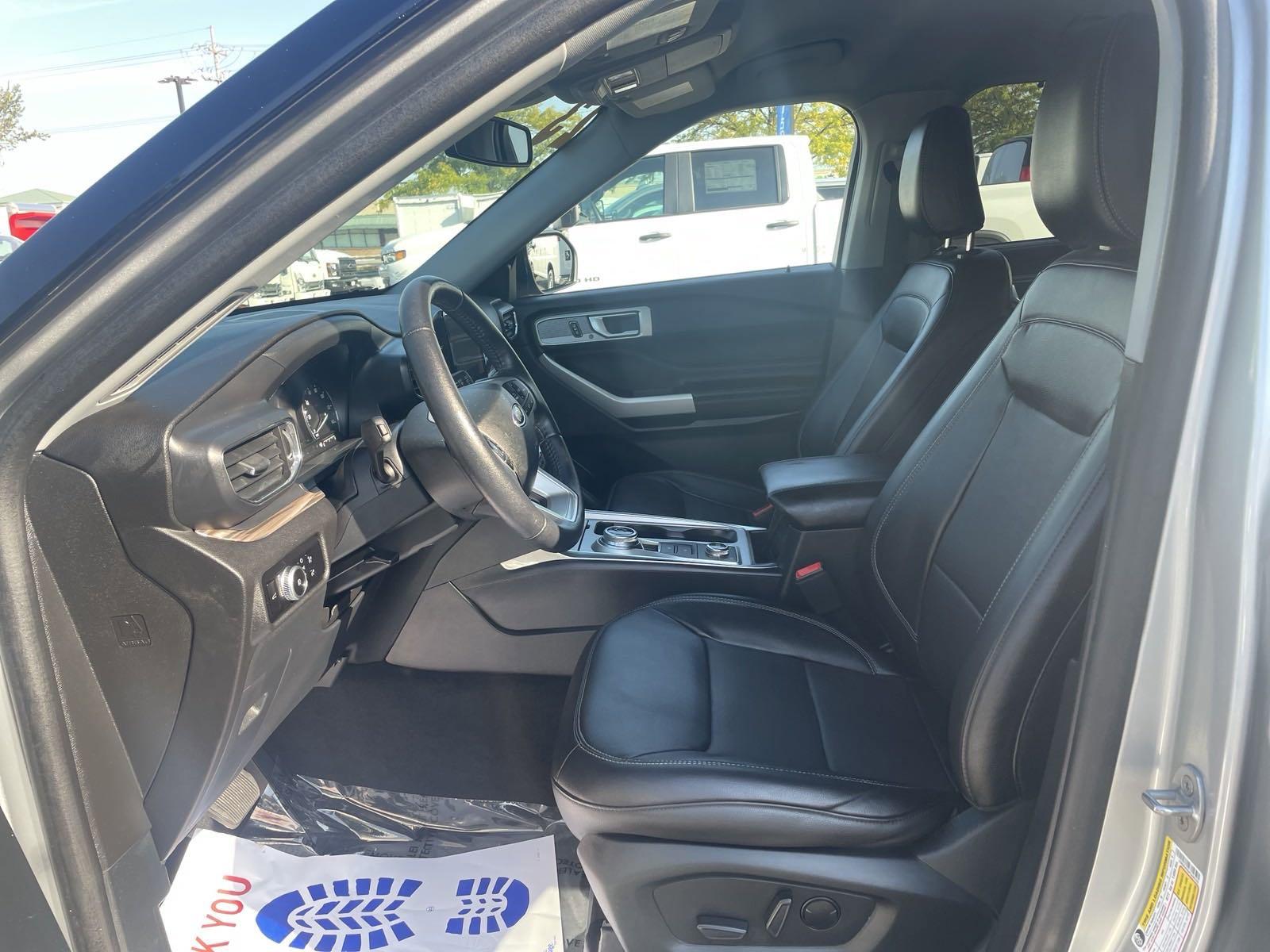 2023 Ford Explorer Vehicle Photo in Plainfield, IL 60586