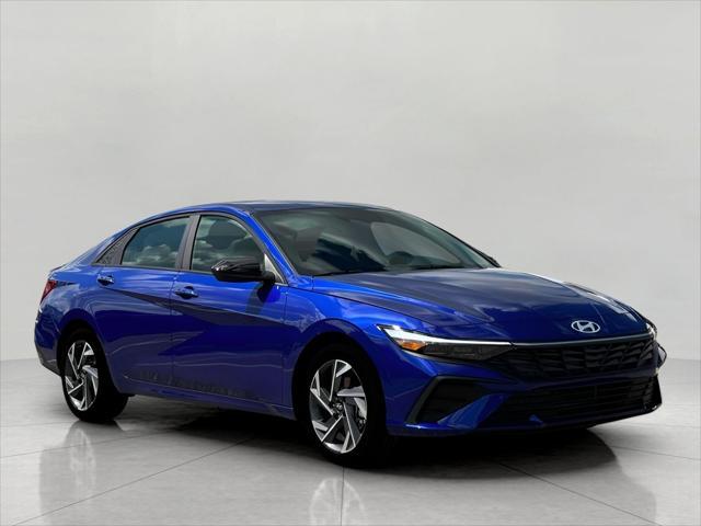 2025 Hyundai ELANTRA Vehicle Photo in Green Bay, WI 54304