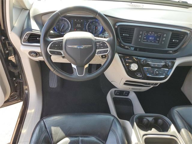 2017 Chrysler Pacifica Vehicle Photo in GRAND BLANC, MI 48439-8139