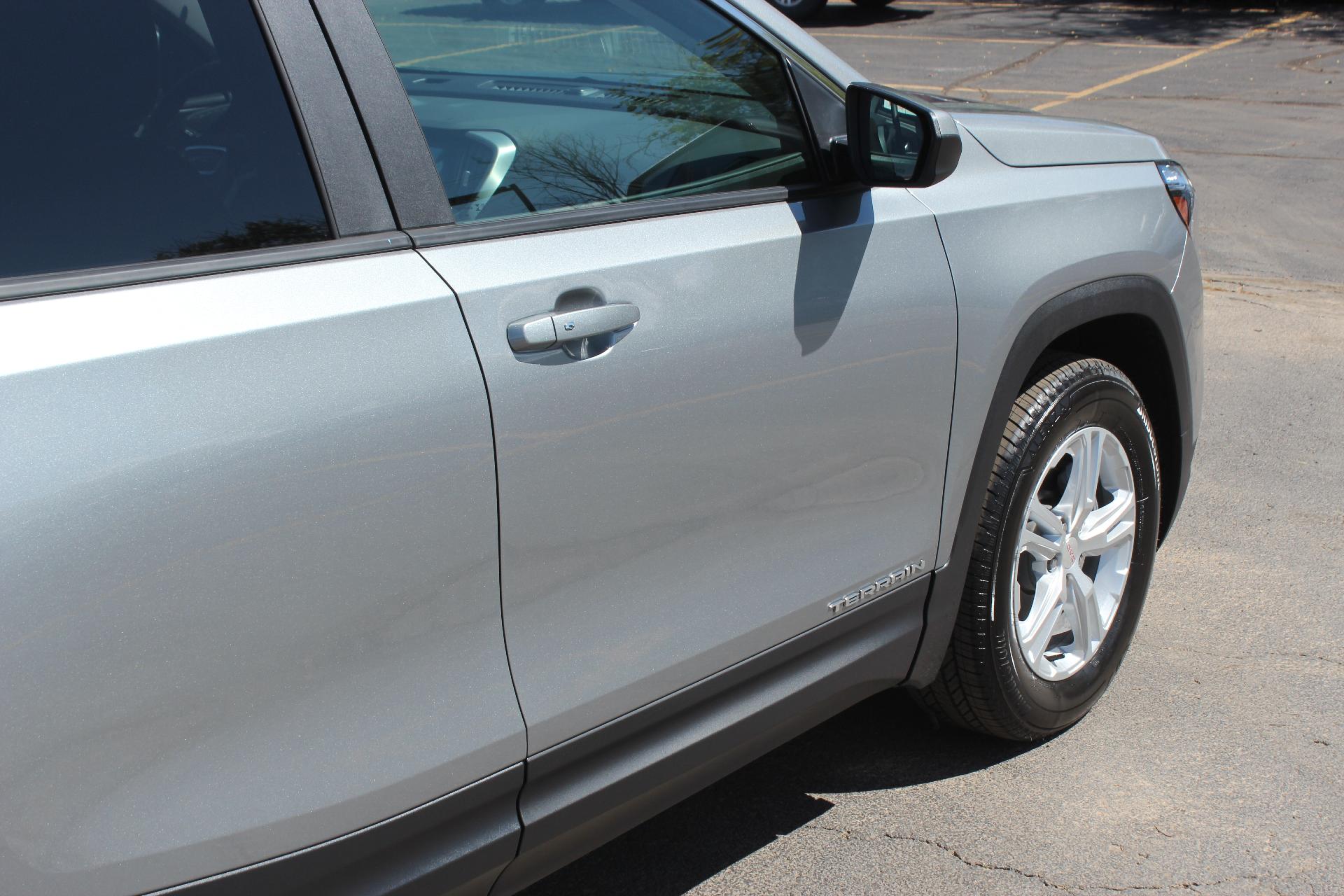 2024 GMC Terrain Vehicle Photo in AURORA, CO 80012-4011