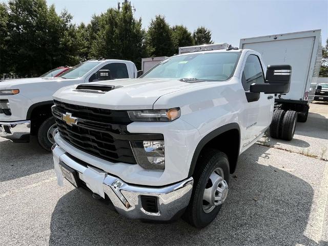 2024 Chevrolet Silverado 3500 HD Chassis Cab Vehicle Photo in ALCOA, TN 37701-3235