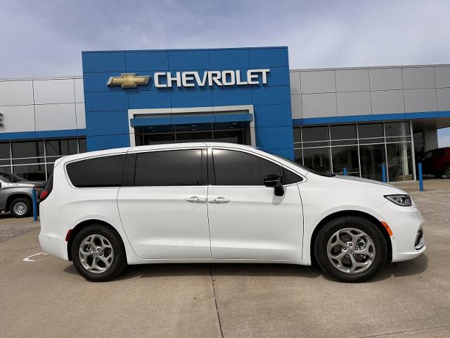 Used 2024 Chrysler Pacifica Limited with VIN 2C4RC1GG6RR103787 for sale in California, MO