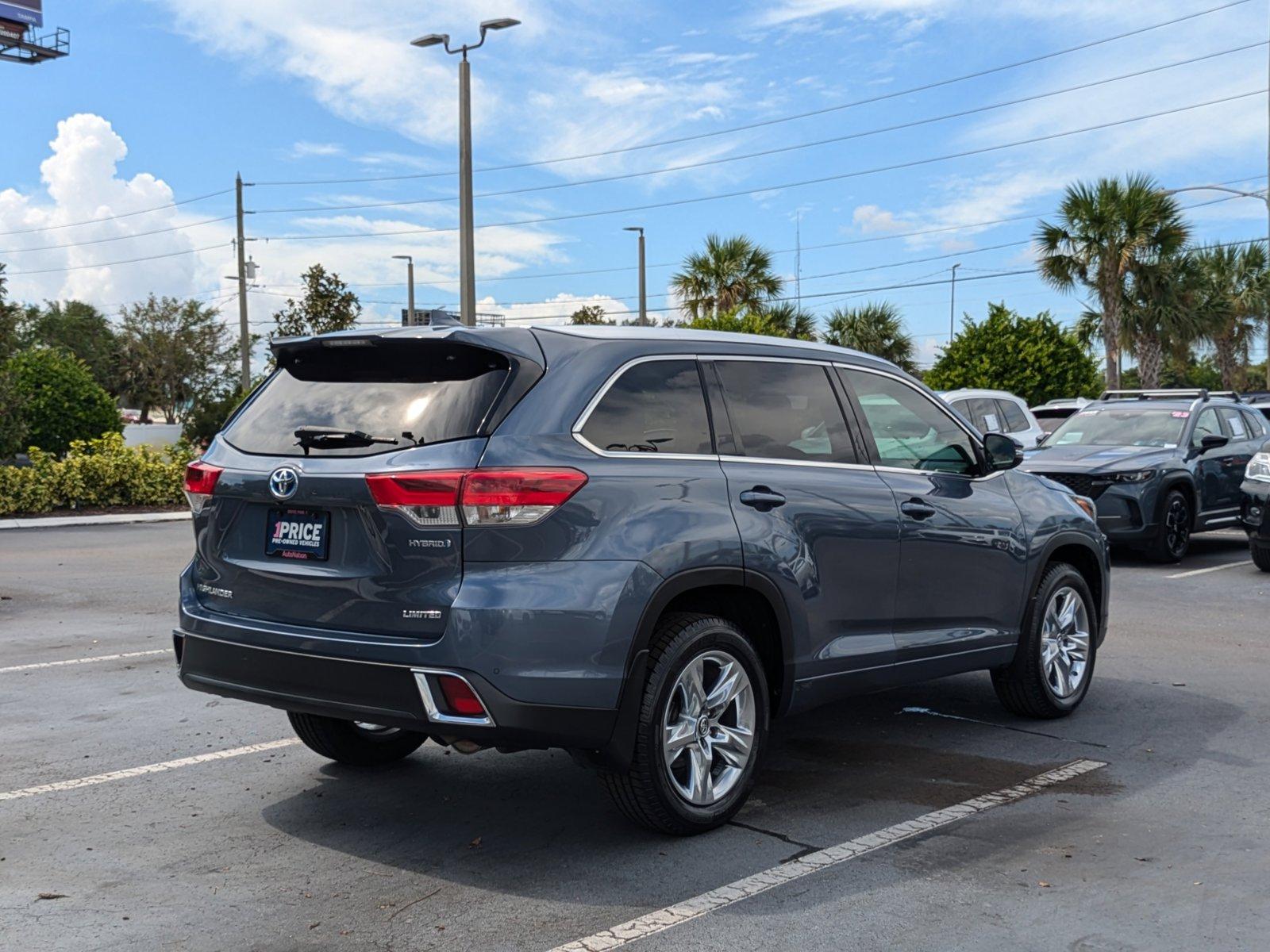 2019 Toyota Highlander Vehicle Photo in Clearwater, FL 33761