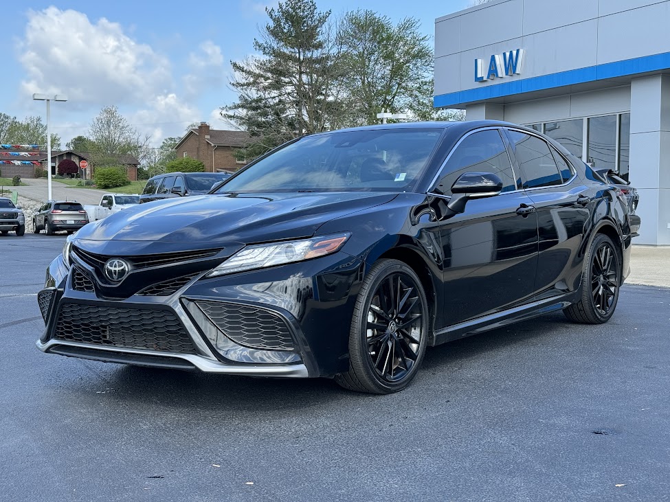 2022 Toyota Camry Vehicle Photo in BOONVILLE, IN 47601-9633