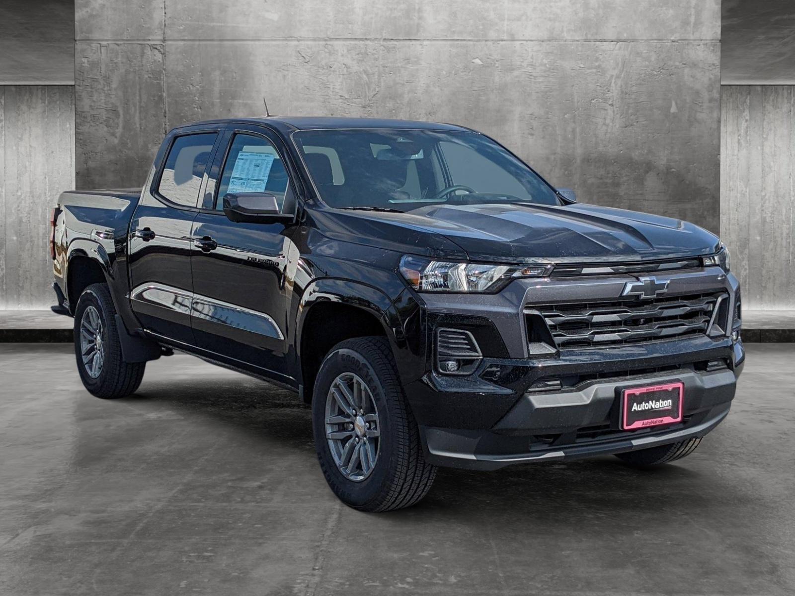 2024 Chevrolet Colorado Vehicle Photo in VALENCIA, CA 91355-1705