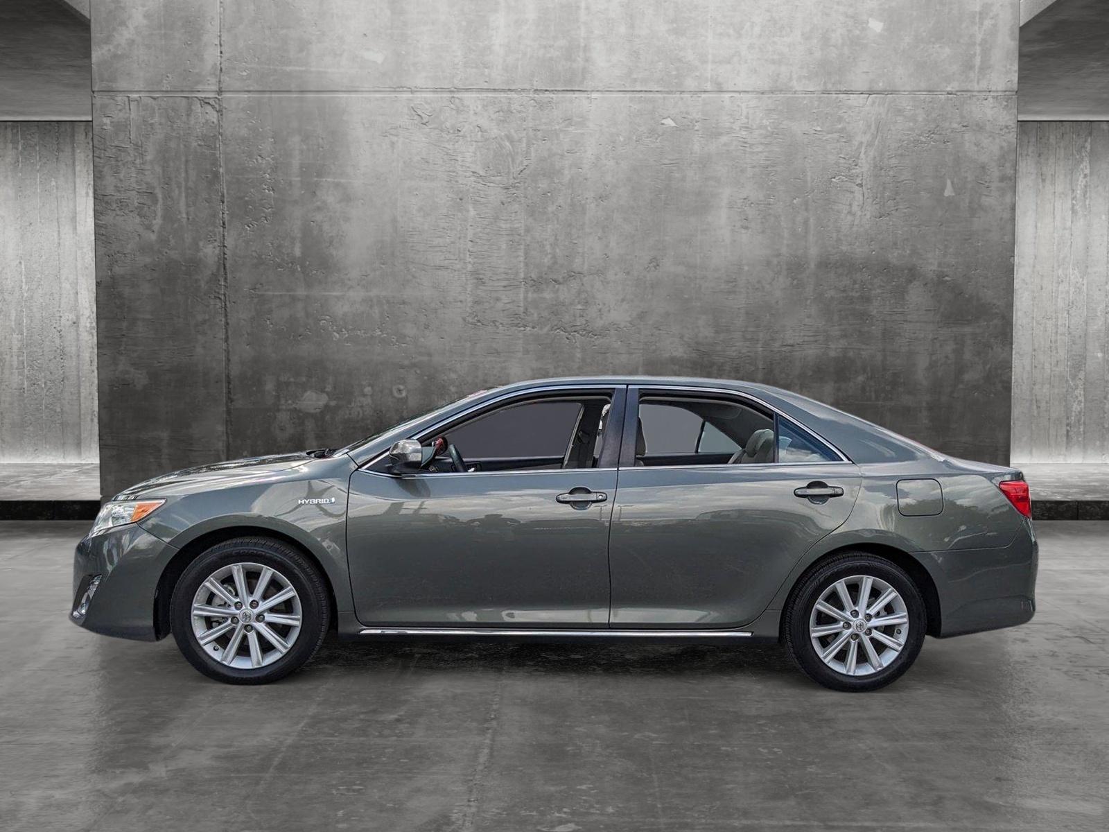 2013 Toyota Camry Hybrid Vehicle Photo in Tampa, FL 33614