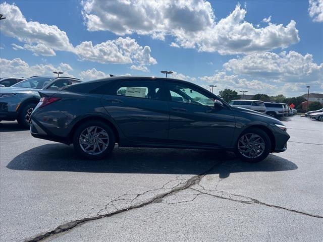 2024 Hyundai ELANTRA Vehicle Photo in O'Fallon, IL 62269