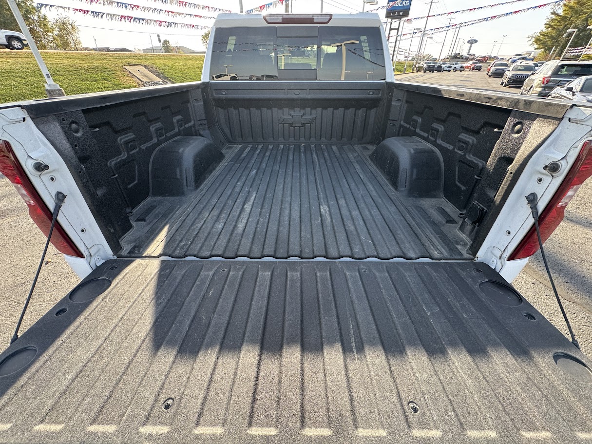 2020 Chevrolet Silverado 1500 Vehicle Photo in BOONVILLE, IN 47601-9633