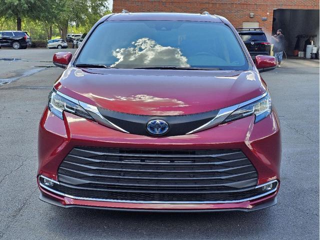 2021 Toyota Sienna Vehicle Photo in Auburn, AL 36832-6638