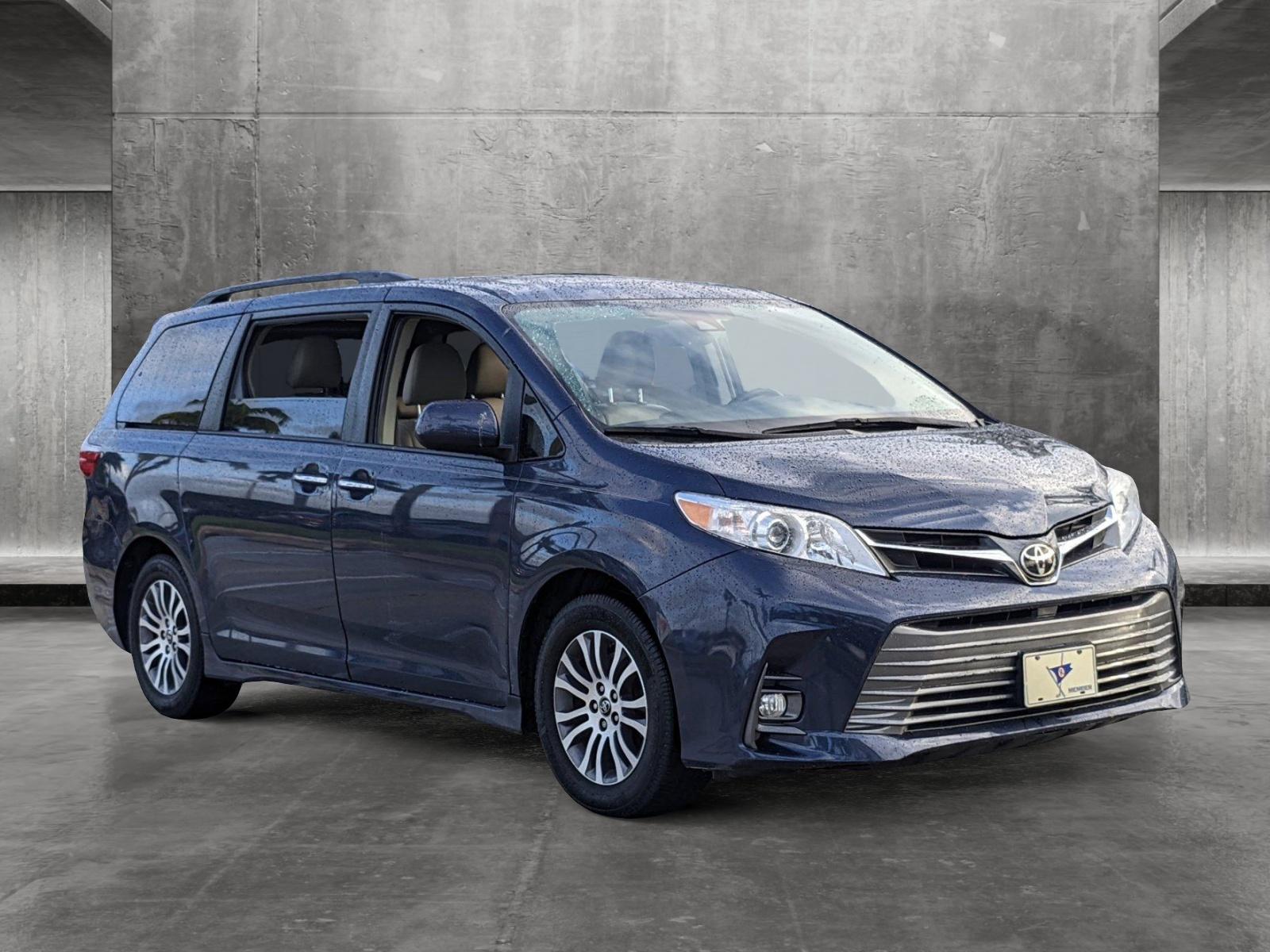 2018 Toyota Sienna Vehicle Photo in Davie, FL 33331