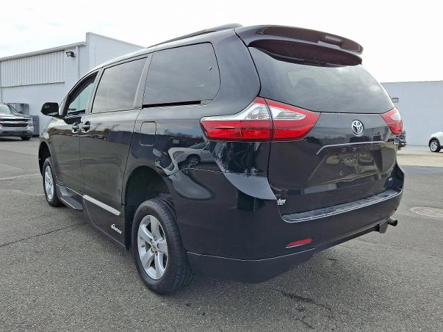 2017 Toyota Sienna Vehicle Photo in TREVOSE, PA 19053-4984