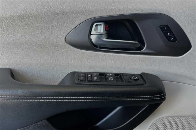 2022 Chrysler Pacifica Vehicle Photo in ELK GROVE, CA 95757-8703