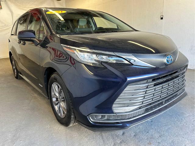 2021 Toyota Sienna Vehicle Photo in RED SPRINGS, NC 28377-1640