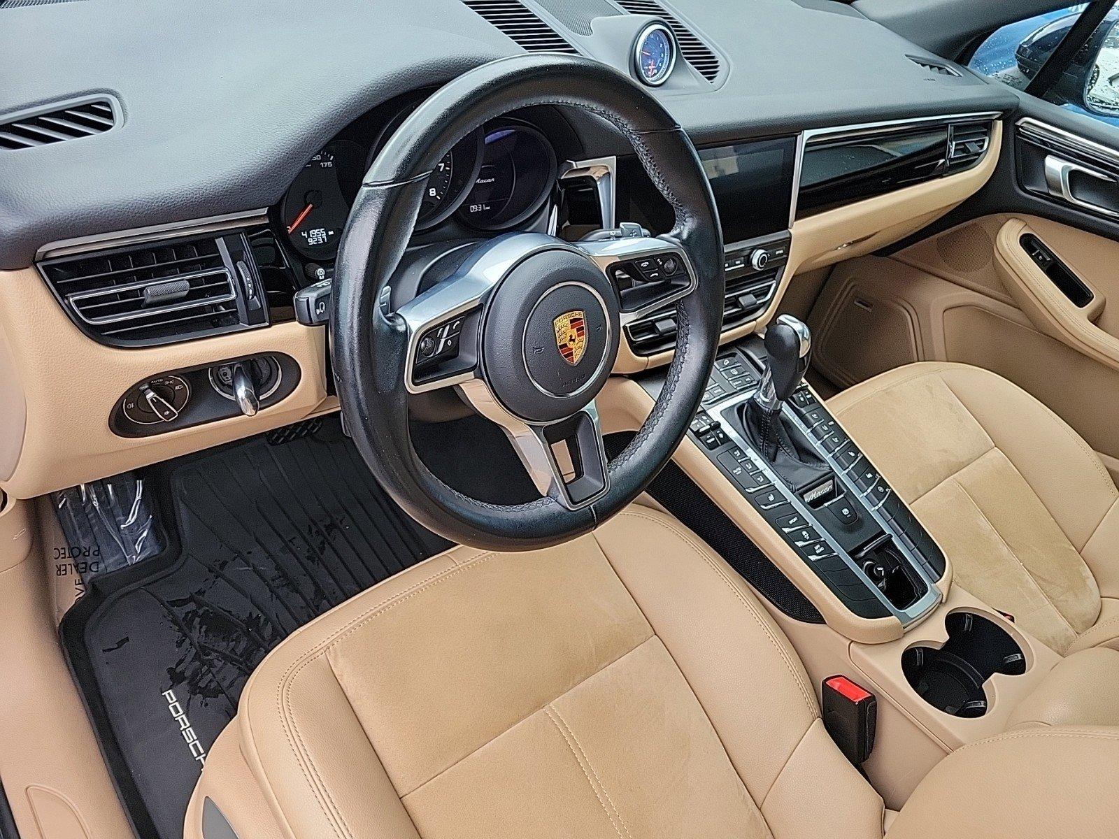 2021 Porsche Macan Vehicle Photo in Saint Charles, IL 60174