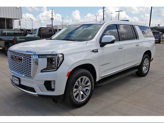 2024 GMC Yukon XL Vehicle Photo in ROSENBERG, TX 77471-5675