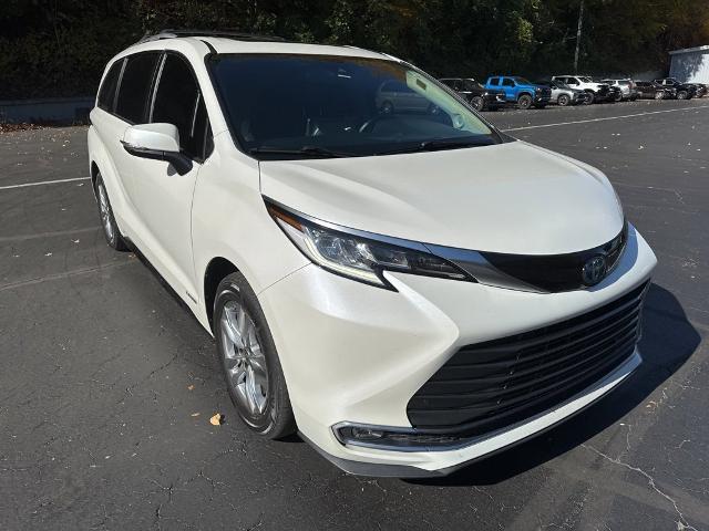 2021 Toyota Sienna Vehicle Photo in MARION, NC 28752-6372