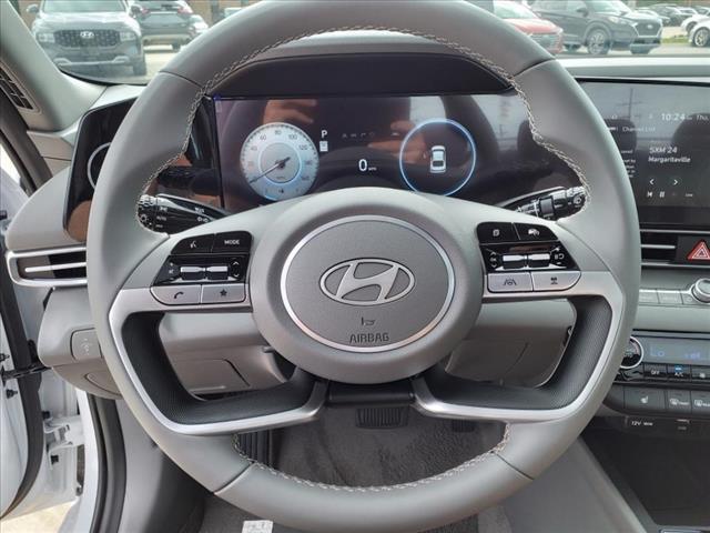 2024 Hyundai ELANTRA Vehicle Photo in Peoria, IL 61615