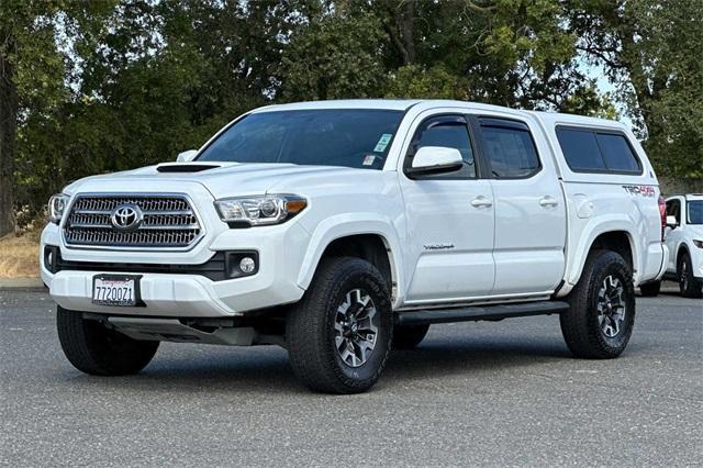 2017 Toyota Tacoma Vehicle Photo in ELK GROVE, CA 95757-8703