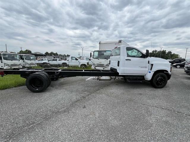 2023 Chevrolet Silverado 5500 HD Vehicle Photo in ALCOA, TN 37701-3235