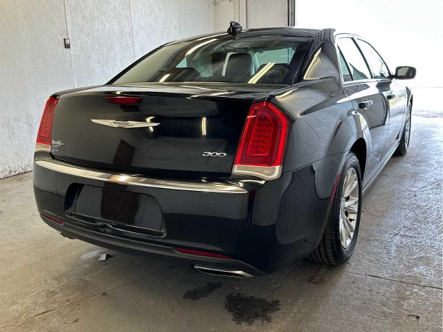 2017 Chrysler 300 Vehicle Photo in RED SPRINGS, NC 28377-1640