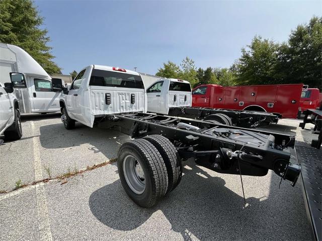 2024 Chevrolet Silverado 3500 HD Chassis Cab Vehicle Photo in ALCOA, TN 37701-3235