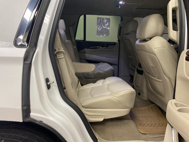 2017 Cadillac Escalade Vehicle Photo in ASHLAND, KY 41101-7620