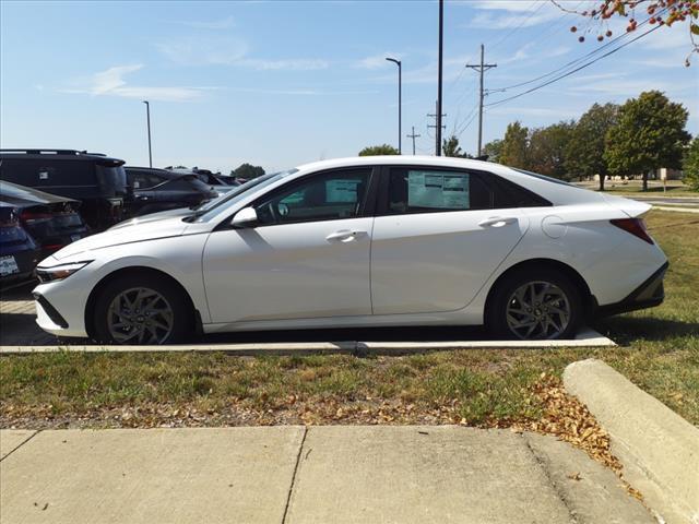 2024 Hyundai ELANTRA Vehicle Photo in Peoria, IL 61615