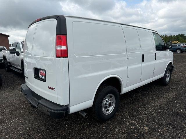 2024 GMC Savana Cargo 3500 Vehicle Photo in MEDINA, OH 44256-9631