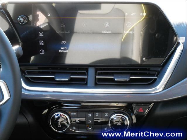 2025 Chevrolet Trax Vehicle Photo in MAPLEWOOD, MN 55119-4794