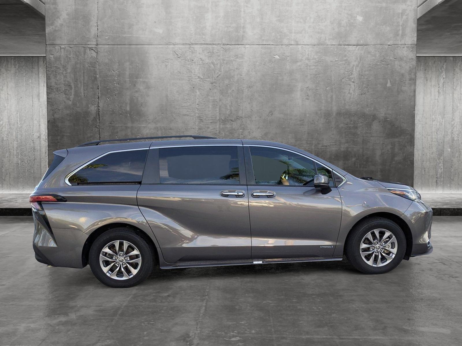 2021 Toyota Sienna Vehicle Photo in Miami, FL 33169