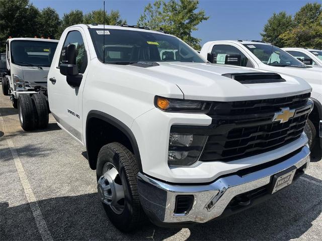 2024 Chevrolet Silverado 3500 HD CC Vehicle Photo in ALCOA, TN 37701-3235