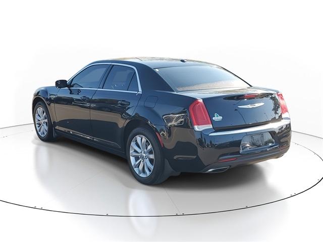 2015 Chrysler 300 Vehicle Photo in GRAND BLANC, MI 48439-8139