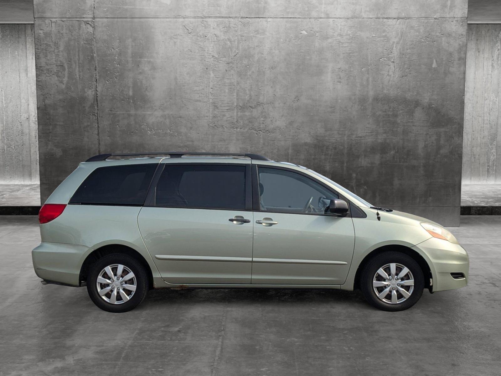 2006 Toyota Sienna Vehicle Photo in St. Petersburg, FL 33713