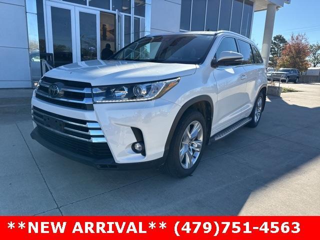 Used 2019 Toyota Highlander Limited with VIN 5TDYZRFH2KS364592 for sale in Bentonville, AR