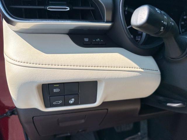 2020 Toyota Highlander Vehicle Photo in MEDINA, OH 44256-9631