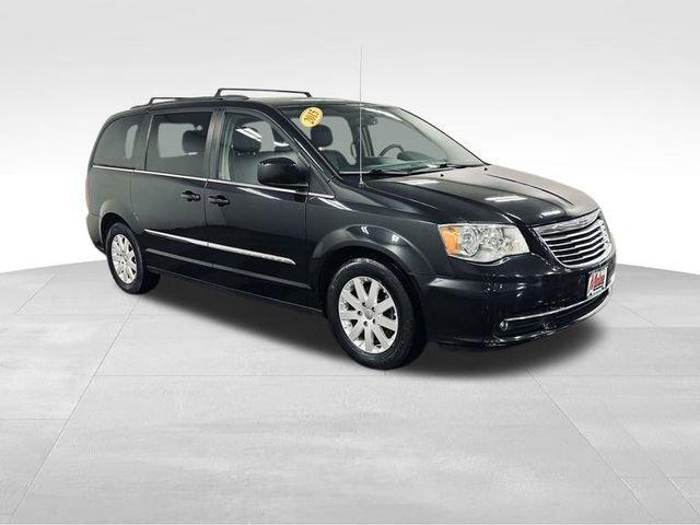 2015 Chrysler Town & Country Vehicle Photo in MEDINA, OH 44256-9631