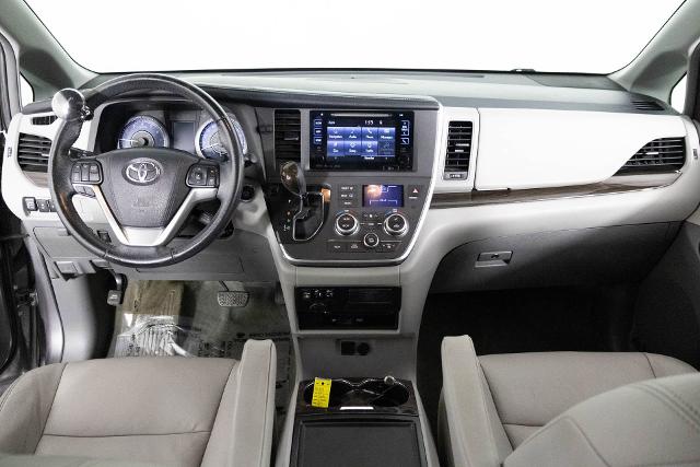 2017 Toyota Sienna Vehicle Photo in NORTH RIVERSIDE, IL 60546-1404