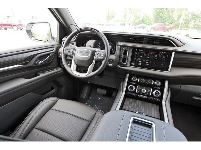 2024 GMC Yukon XL Vehicle Photo in ROSENBERG, TX 77471-5675