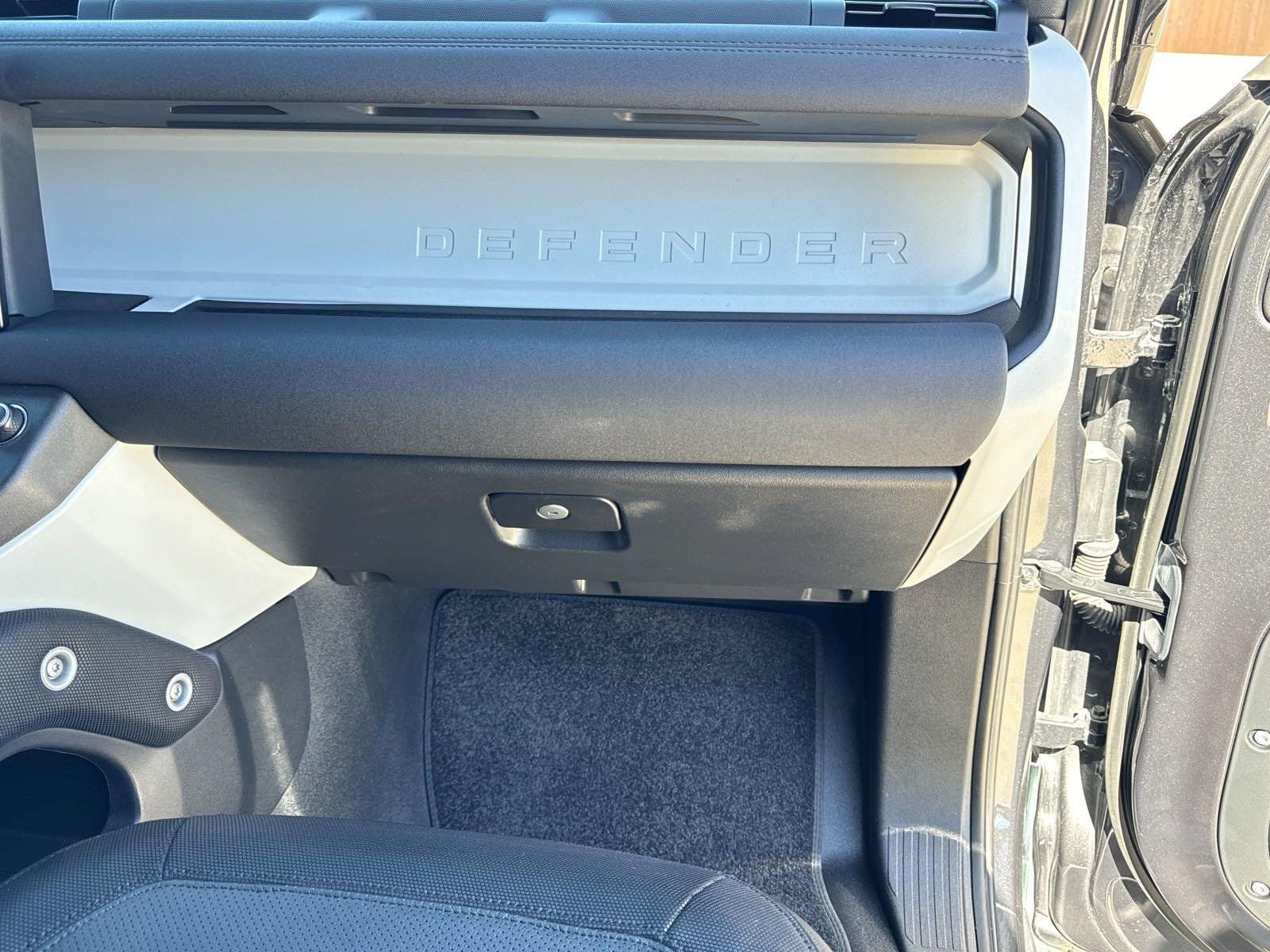 2022 Defender Vehicle Photo in AUSTIN, TX 78717