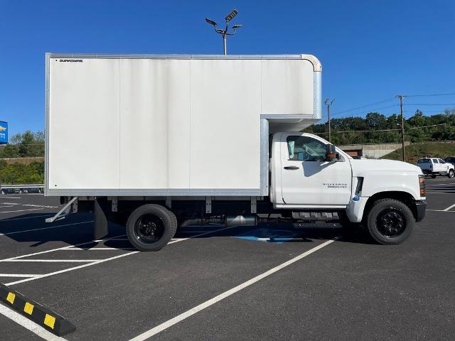 2022 Chevrolet Silverado Chassis Cab Vehicle Photo in GARDNER, MA 01440-3110
