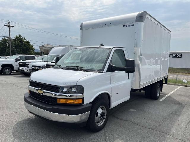 2024 Chevrolet Express Commercial Cutaway Vehicle Photo in ALCOA, TN 37701-3235