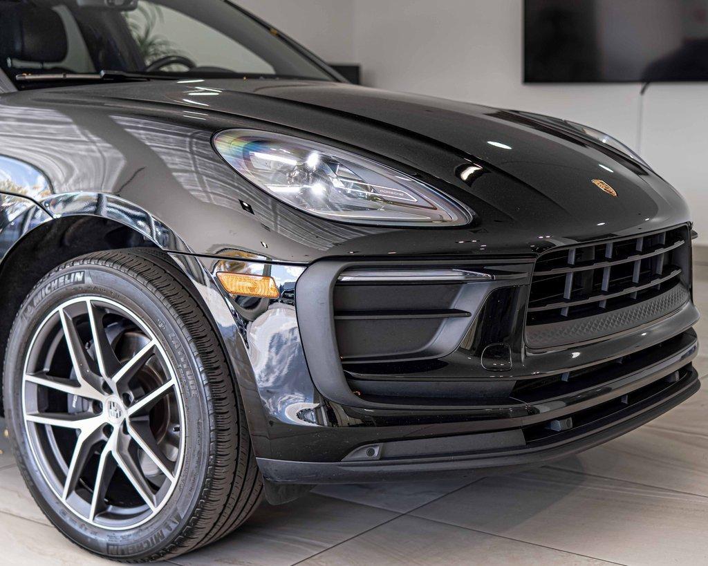 2022 Porsche Macan Vehicle Photo in Saint Charles, IL 60174