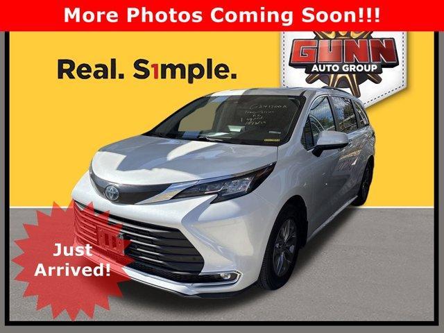 2022 Toyota Sienna Vehicle Photo in SELMA, TX 78154-1459