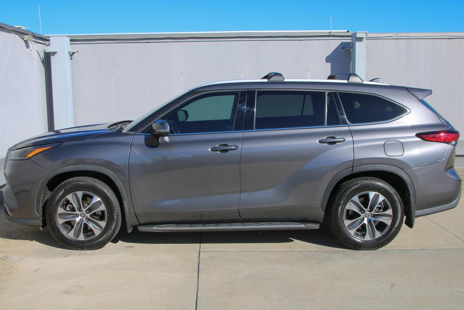 2022 Toyota Highlander Vehicle Photo in SUGAR LAND, TX 77478