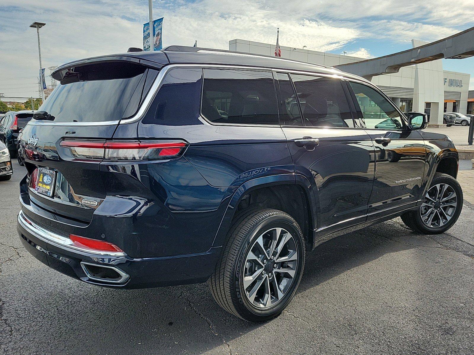 2023 Jeep Grand Cherokee L Vehicle Photo in Saint Charles, IL 60174